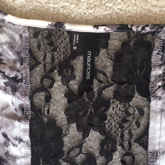 Floral tank with black lace strip in back - Picture 3 of 3